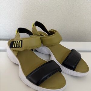 Sorel Women's Sandals in Olive and Black 9 size